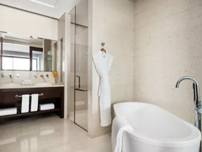 cdbca-one-bedroom-suite-bathroom.jpg